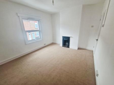 2 bedroom Terraced House to let in Cambridge Street, New Town, Luton, LU1
