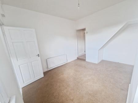 2 bedroom Terraced House to let in Cambridge Street, New Town, Luton, LU1