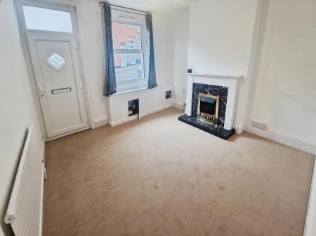 2 bedroom Terraced House to let in Cambridge Street, New Town, Luton, LU1