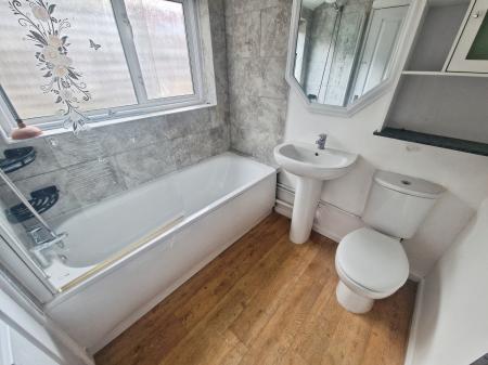 2 bedroom Terraced House to let in Cambridge Street, New Town, Luton, LU1