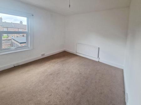 2 bedroom Terraced House to let in Cambridge Street, New Town, Luton, LU1