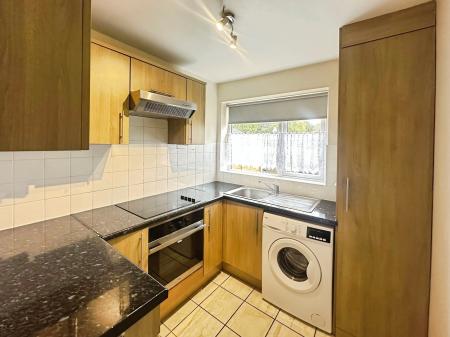 1 bedroom Flat to let in Birchen Grove, Round Green, Luton, LU2