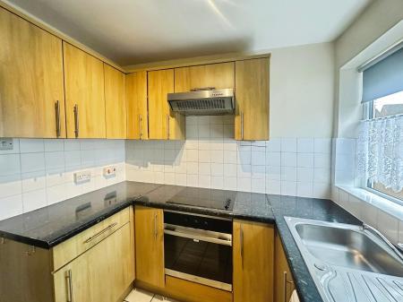 1 bedroom Flat to let in Birchen Grove, Round Green, Luton, LU2