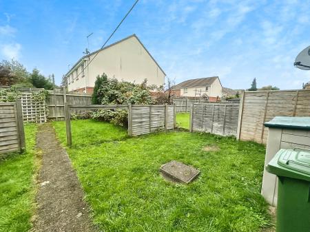 1 bedroom Flat to let in Birchen Grove, Round Green, Luton, LU2