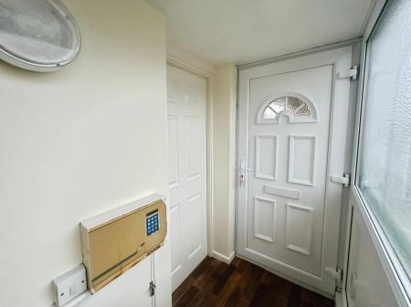 1 bedroom Flat to let in Birchen Grove, Round Green, Luton, LU2
