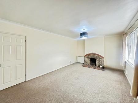 1 bedroom Flat to let in Birchen Grove, Round Green, Luton, LU2