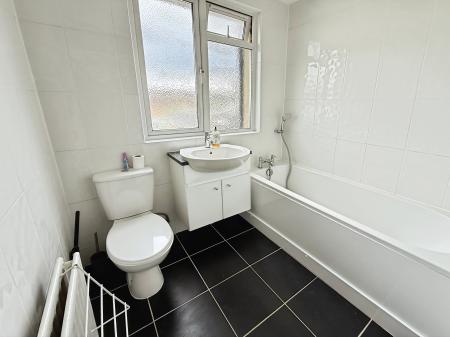 1 bedroom Flat to let in Hart Lane, Hart Hill, Luton, LU2