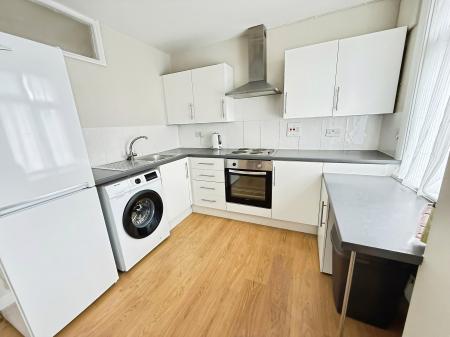 1 bedroom Flat to let in Hart Lane, Hart Hill, Luton, LU2