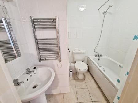 0 bedroom Studio flat to let in Stockwood Crescent, Farley Hill, Luton, LU1