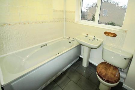 1 bedroom Flat to let in Cheslyn Close, Wigmore, Luton, LU2