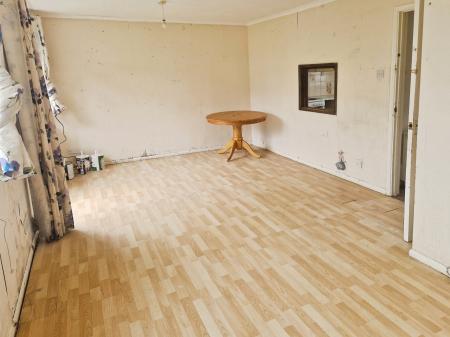 3 bedroom Terraced House for sale in Brussels Way, Luton, LU3