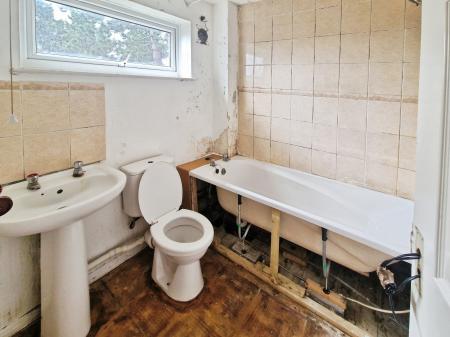 3 bedroom Terraced House for sale in Brussels Way, Luton, LU3
