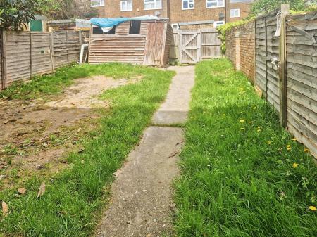 3 bedroom Terraced House for sale in Brussels Way, Luton, LU3