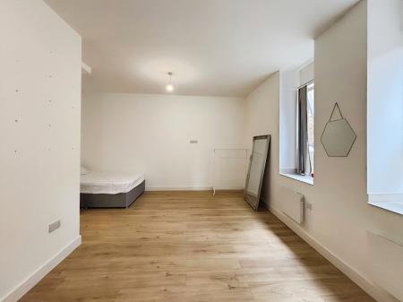 1 bedroom Studio flat to let in Wellington Street,, Luton, LU1