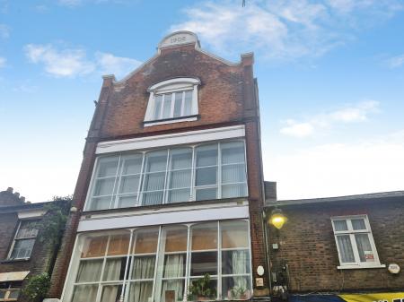 1 bedroom Studio flat to let in Wellington Street,, Luton, LU1