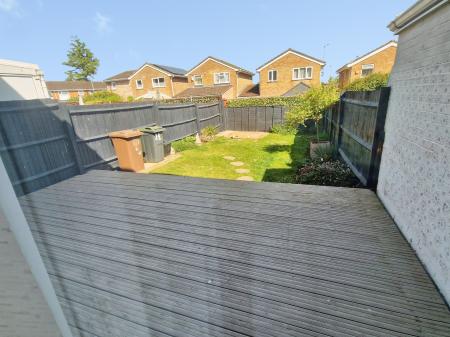 3 bedroom Terraced House to let in Buckingham Drive, Luton, LU2
