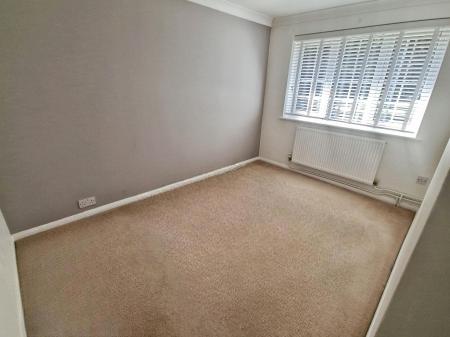 3 bedroom Terraced House to let in Buckingham Drive, Luton, LU2