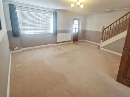3 bedroom Terraced House to let in Buckingham Drive, Luton, LU2