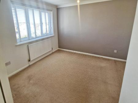 3 bedroom Terraced House to let in Buckingham Drive, Luton, LU2