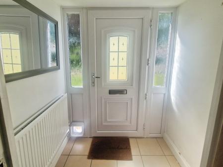 3 bedroom Terraced House to let in Buckingham Drive, Luton, LU2