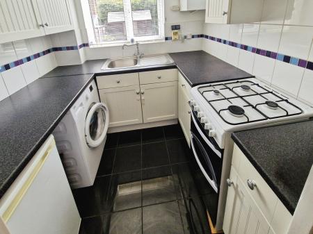 1 bedroom Cluster house to let in Hedley Rise, Wigmore, Luton, LU2