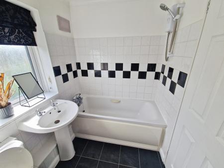 1 bedroom Cluster house to let in Hedley Rise, Wigmore, Luton, LU2