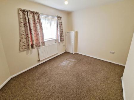 2 bedroom Flat to let in Chesford Road, Luton, LU2