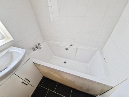 1 bedroom Flat to let in Hitchin Road, Luton, LU2