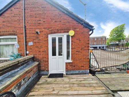 1 bedroom Flat to let in Hitchin Road, Luton, LU2