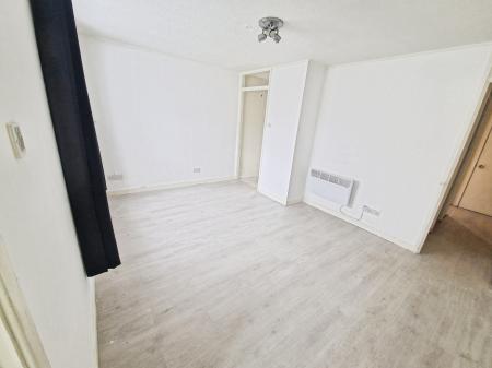 1 bedroom Ground floor maisonette to let in Dallow Road, Dallow Area, Luton, LU1