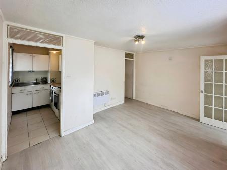 1 bedroom Ground floor maisonette to let in Dallow Road, Dallow Area, Luton, LU1
