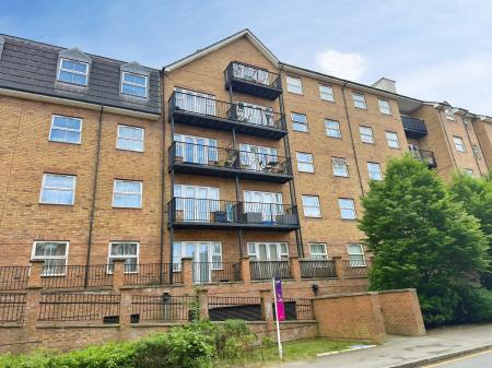 2 bedroom Apartment for sale in Holly Street, Farley Hill, Luton, LU1