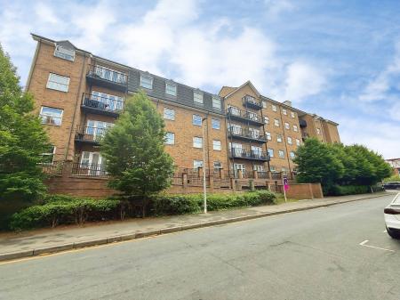 2 bedroom Apartment for sale in Holly Street, Farley Hill, Luton, LU1