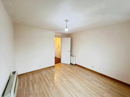 1 bedroom Flat to let in Alder Crescent, Leagrave, Luton, LU3
