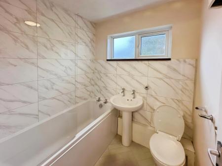 1 bedroom Flat to let in Alder Crescent, Leagrave, Luton, LU3