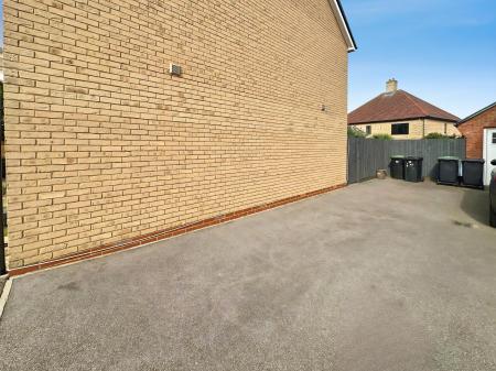 2 bedroom Terraced House to let in College Chase, Bedford, MK45