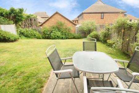 4 bedroom Detached house to let in Charndon Close, Bramingham, Luton, LU3