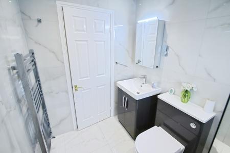 4 bedroom Detached house to let in Charndon Close, Bramingham, Luton, LU3
