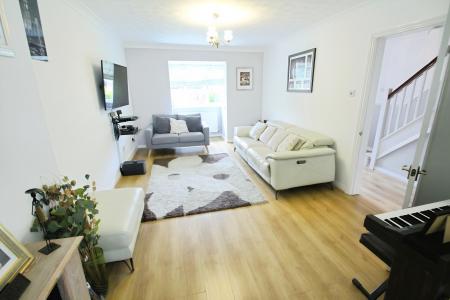 4 bedroom Detached house to let in Charndon Close, Bramingham, Luton, LU3