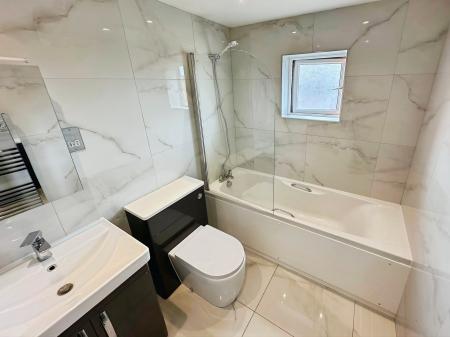 4 bedroom Detached house to let in Charndon Close, Bramingham, Luton, LU3