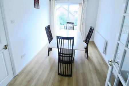 4 bedroom Detached house to let in Charndon Close, Bramingham, Luton, LU3