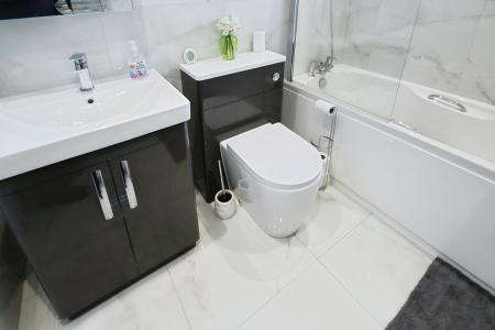 4 bedroom Detached house to let in Charndon Close, Bramingham, Luton, LU3