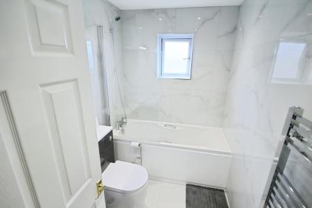 4 bedroom Detached house to let in Charndon Close, Bramingham, Luton, LU3