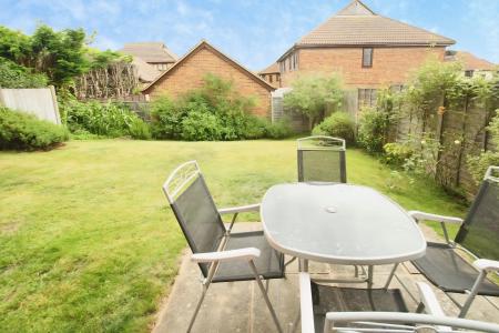 4 bedroom Detached house to let in Charndon Close, Bramingham, Luton, LU3