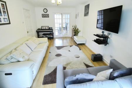 4 bedroom Detached house to let in Charndon Close, Bramingham, Luton, LU3