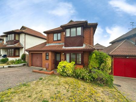 4 bedroom Detached house to let in Charndon Close, Bramingham, Luton, LU3