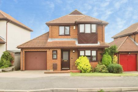 4 bedroom Detached house to let in Charndon Close, Bramingham, Luton, LU3