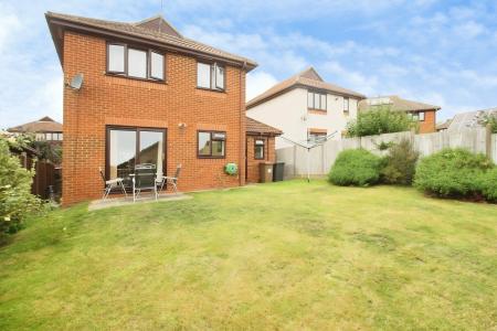 4 bedroom Detached house to let in Charndon Close, Bramingham, Luton, LU3