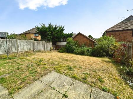 4 bedroom Detached house to let in Charndon Close, Bramingham, Luton, LU3