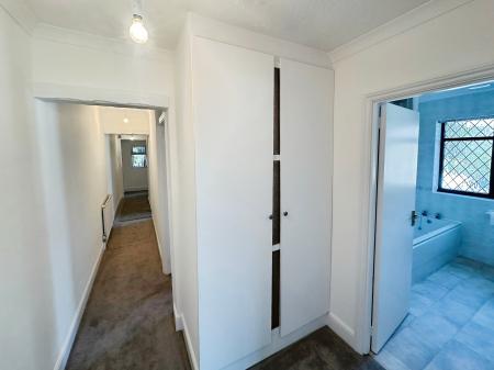 2 bedroom Flat to let in Stockingstone Road, Round Green, Luton, LU2